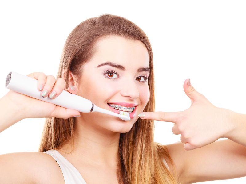 Bàn chải điện hiện có nhiều Công nghệ tiên tiến - Đó là lý do nhiều người niềng răng dùng bàn chải điện