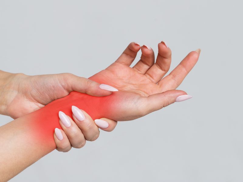 Ai nên sử dụng bàn chải đánh răng điện? Những người tay đang bị đau