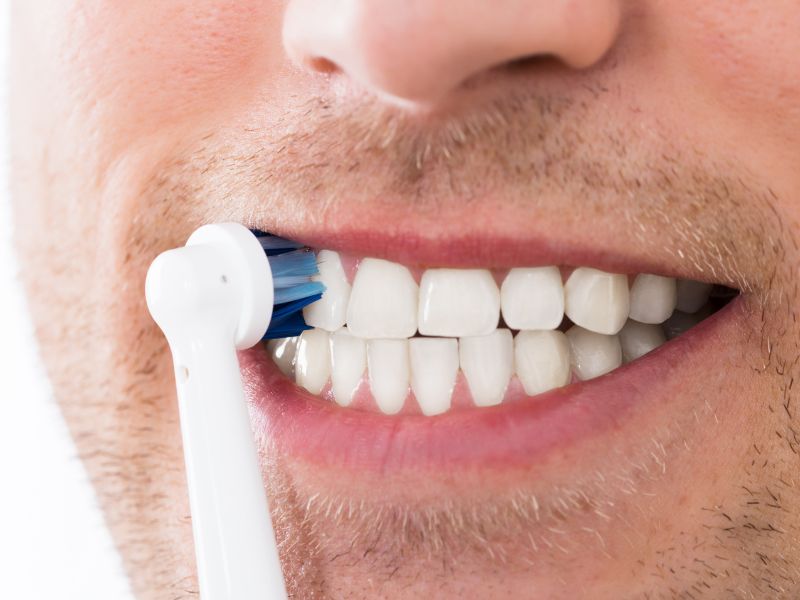 Bàn chải điện làm sạch hơn rất nhiều so với bàn chải thường