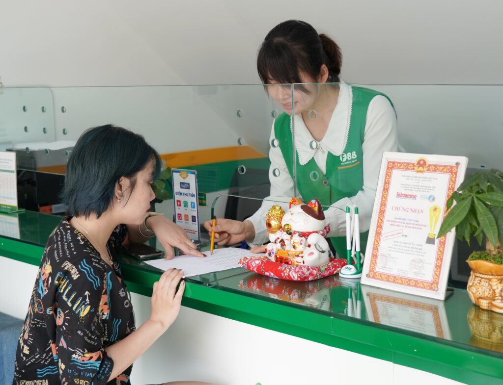 Vay tiền online: Tiện lợi đi kèm với những dấu hỏi lớn về an toàn và uy tín
